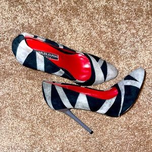 Charles Jourdan Pumps